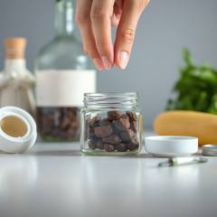 Как открыть банку с тугой крышкой: 8 проверенных методов