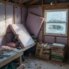 Чем утеплить стены сарая изнутри: пеноплекс или минвата